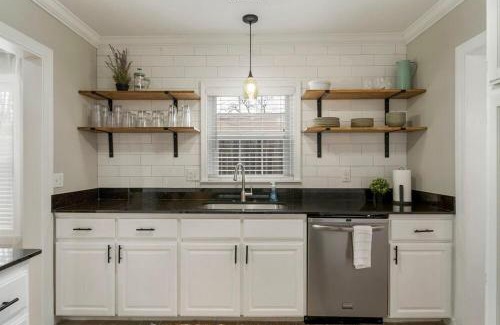 Cherry Street House | Enchanting Home at TU & Cherry Street