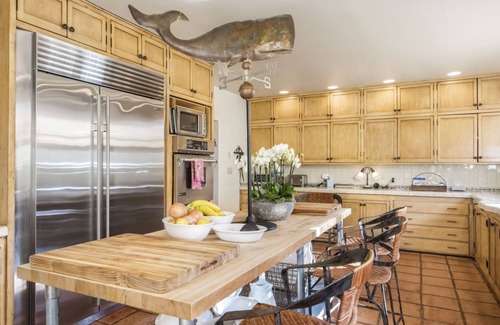 Hedgerow House | Enchanting Montecito estate with a sparkling swimming pool!
