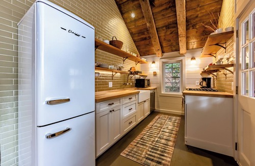 Glenville Cabin | Enchanting Mountain Cottage with Private Hot Tub & Fireplace Charmn