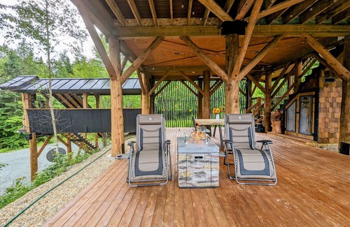 Maidstone Cabin | Enchanting New Treehouse! Experience a unique getaway above the forest canopy.