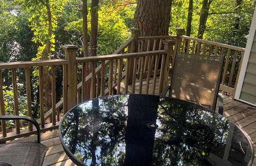 Northwest Raleigh House | Enchanting townhome with AC in vibrant Raleigh