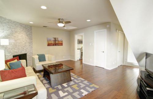 Clarksville House | Encinal Condominiums