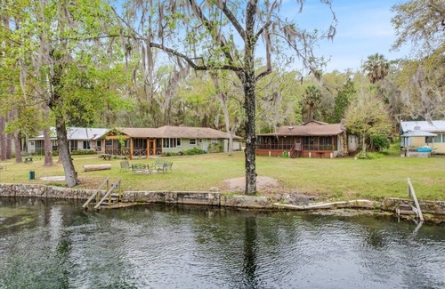 Dunnellon Cabin | End of the Rainbow Retreat!3-Bed Home on Rainbow River: Kayaks, Games, and more!