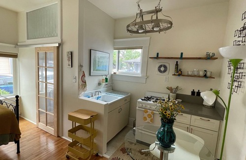 Golden Hill Apartment | Endearing Golden Hill Studio