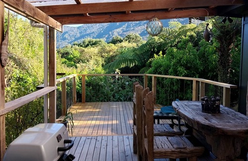 Furneaux House | Endeavour Inlet, The Pines, On the QCT track. 25min stroll to Furneaux Lodge