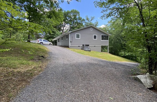 Sharps Chapel House | Endless Summer - Norris Lake Home
