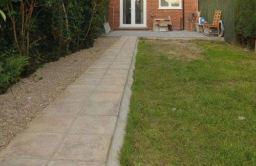 Enfield Highway House | Enfield EN3, 5 Bed Full House, off Street Parking, massive Garden, large kitchen