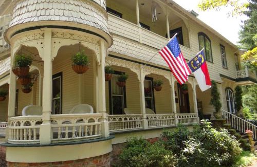 Candler Bed & Breakfast | Engadine Inn and Cabins