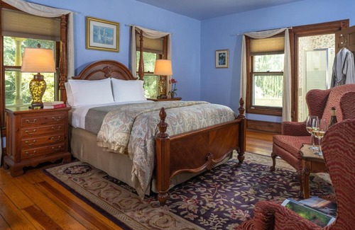 Candler Bed & Breakfast | Engadine Inn and Cabins
