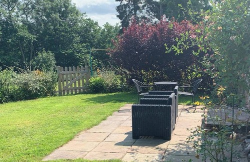 Perth Cottage | Enjoy the beautiful scenery or venture out to many local attractions.