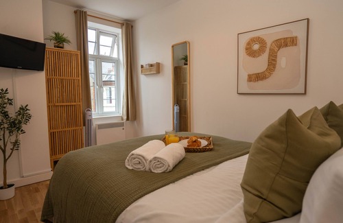 Mill Road Apartment | Enjoy a "boho Style" Serviced Apartment Located in the Heart of Cambridge!