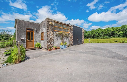 Kidwelly Cottage | Enjoy a Carmarthenshire countryside break at this peaceful farm stay.