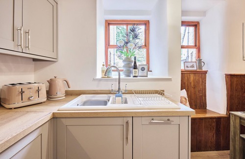 Oakworth House | Enjoy a comfortable stay at The Old Shuttleworks. A stylish, modern, home from home by Above Rubies in Oakworth, West Yorkshire. Famous for The Railway Children! Near Haworth and Brontë country!