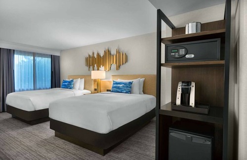 Milpitas Hotel | Enjoy a Hassle-Free Stay! w/Outdoor Pool, Close to Crescent Village Garden!