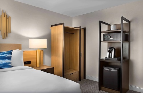 Milpitas Hotel | Enjoy a Hassle-Free Stay! w/Outdoor Pool, Close to Crescent Village Garden!