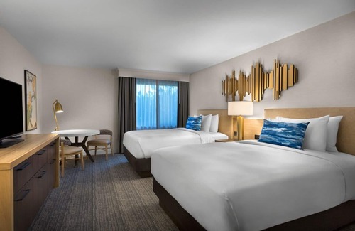 Milpitas Hotel | Enjoy a Hassle-Free Stay! w/Outdoor Pool, Close to Crescent Village Garden!