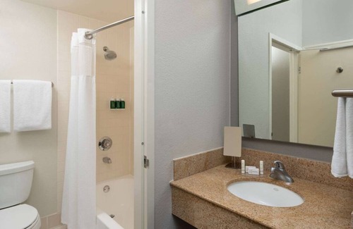 Miami Lakes Resort | Enjoy a Hassle-Free Stay! with Outdoor Pool, Short Drive to Royal Oaks Park