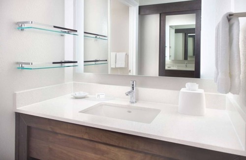 Morrisville Hotel | Enjoy a Hassle-Free and Suiting Stay! Free Breakfast, Outdoor Pool, Pets Allowed