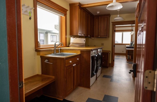 Sitka House | Enjoy A Luxury Oceanfront Retreat with your family and friends