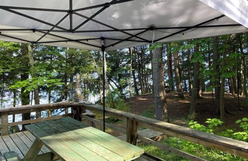 Potton Cabin | Enjoy a peaceful getaway on Lake Memphremagog in charming sixties-era cottage.