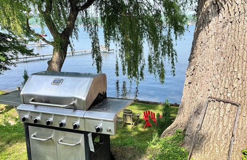 Livonia Cottage | Enjoy a relaxing getaway at Casa San Leone at beautiful Conesus Lake.