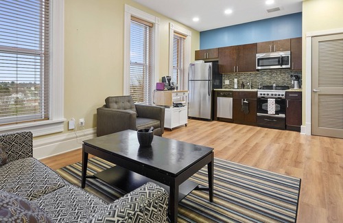 St. Clairsville House | Enjoy a Seamless Blend of Functionality and Style Condo close to Wheeling 208