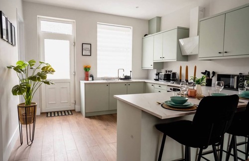 Skipton House | Enjoy a stylish, comfortable stay at Sawley Cottage, a beautiful, spacious, modern 2 bedroom house by Above Rubies in central Skipton - The gateway to the Yorkshire Dales!