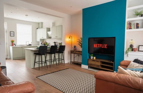 Skipton House | Enjoy a stylish, comfortable stay at Sawley Cottage, a beautiful, spacious, modern 2 bedroom house by Above Rubies in central Skipton - The gateway to the Yorkshire Dales!
