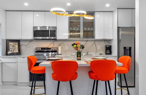 Edgewood House | Enjoy a stylish experience at this centrally-located place.nnnn