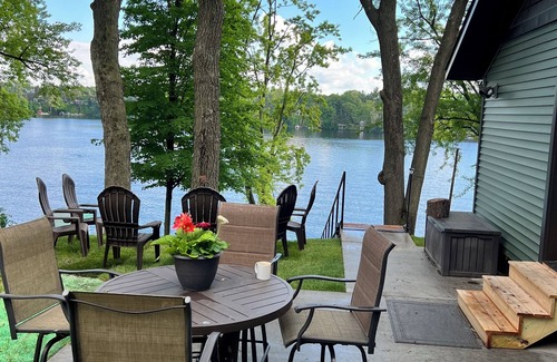 Lake Wissota Cabin | Enjoy a summer stay at Ira's Olive Oasis on beautiful Lake Wissota.