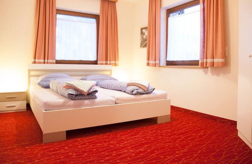 Uderns Apartment | Enjoy a whole floor of freedom with a great view of the Tyrolean mountains