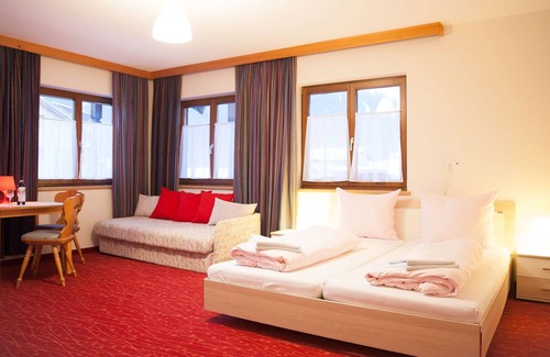 Uderns Apartment | Enjoy a whole floor of freedom with a great view of the Tyrolean mountains