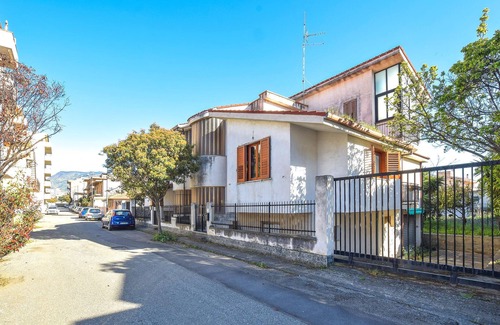 Reggio Calabria House | Enjoy a wonderful stay in this semi-detached house in Galana.