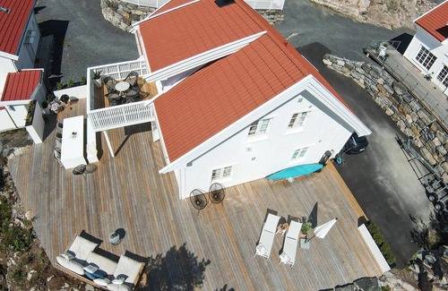 Risor House | Enjoy a wonderful vacation close to nature in this inviting vacation home.