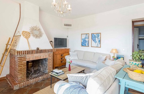 Villaverde del Rio House | Enjoy a wonderful vacation with family or friends in this authentic vacation home with pool.