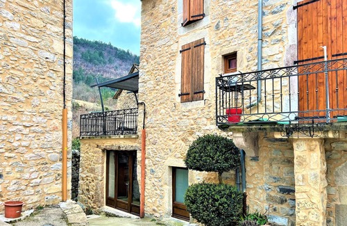Treves Apartment | Enjoy a wonderful view of the mountains on vacation in this beautiful vacation apartment.