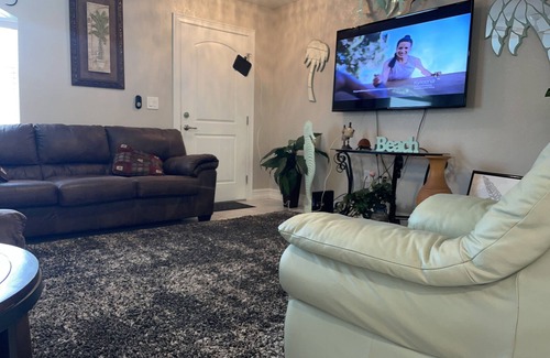 Englewood East Villa | Enjoy All Englewood Has to offer