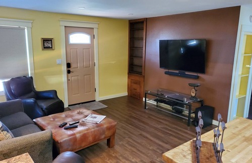 Florence Cottage | Enjoy All the Amenities the Oregon Coast Has to Offer