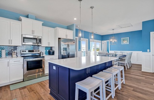 Long Beach House | Enjoy all the benefits/amenities of a large ocean front without the price tag