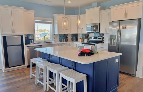 Long Beach House | Enjoy all the benefits/amenities of a large ocean front without the price tag