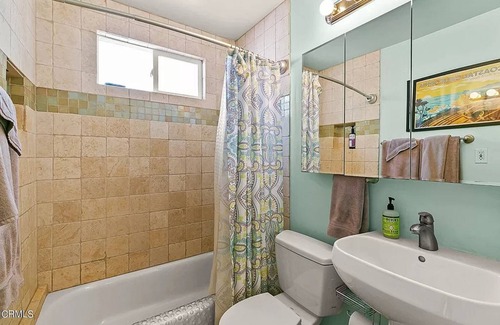 Silver Strand Cottage | Enjoy Beachlife in Quaint Beach House 4 min walk to beach