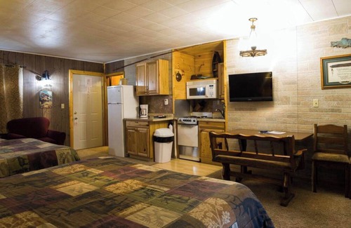 Rice Lake Cabin | Enjoy beautiful lake view sunsets from the balcony in Room 16 - Angler's Retreat - Curriers Lakeview