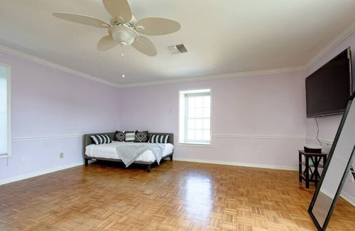 Ormond Beach House | Enjoy Beautiful Ormond Beach 4BR Apt WiFi & Pool