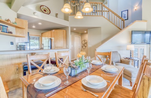 Century West Condo | Enjoy Deschutes River Views from Beautiful 3-Bedroom Mt. Bachelor Village Condo!