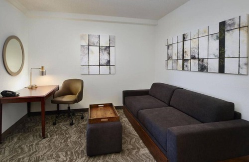 Longmont House | ENJOY EXTRA SPACE AND VIEWS AT OUR LONGMONT, CO HOTEL.