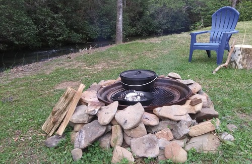 Murphy House | Enjoy full hookups at our pristine Creekside for RVs, small campers, tents.