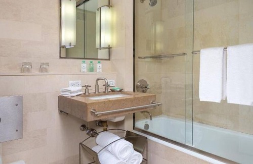 Midtown East Resort | Enjoy Manhattan's Big Apple Walk from Resort to Times Square! 1BR/1BA Pres Suite