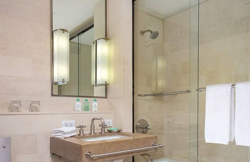 Midtown East Resort | Enjoy Manhattan's Big Apple Walk from Resort to Times Square! 1BR/1BA Pres Suite