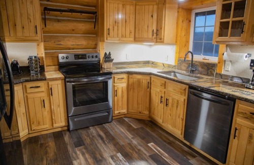 Red Lodge Cabin | Enjoy Mountain Views and Room for All at Log Cabin Lodge