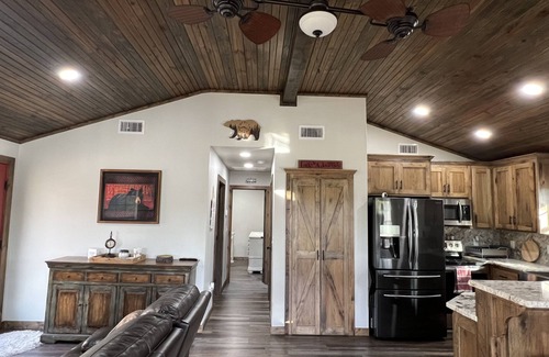 Jay Cabin | Enjoy our updated log cabin on central Grand Lake O’ The Cherokees!